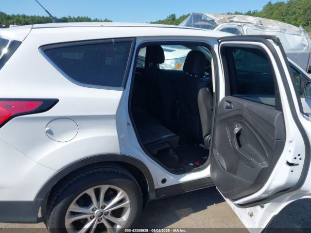 1FMCU9GD2HUD80571 Ford ESCAPE SE
