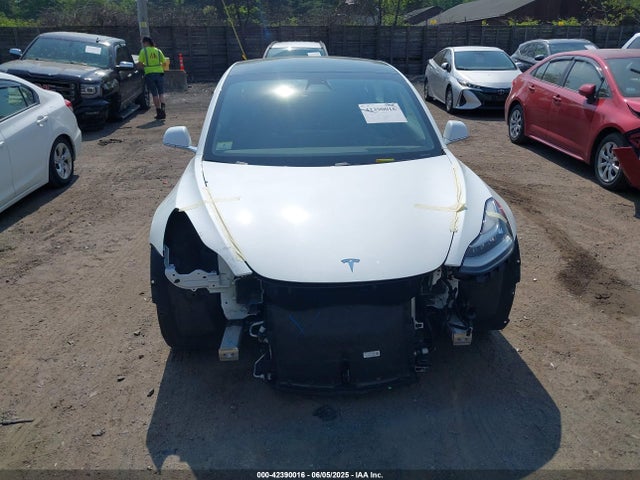 5YJ3E1EB3KF530370 Tesla 2019