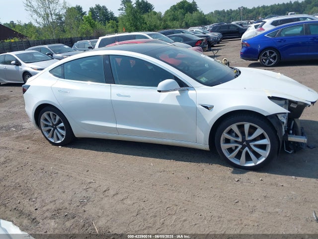 5YJ3E1EB3KF530370 Tesla 2019