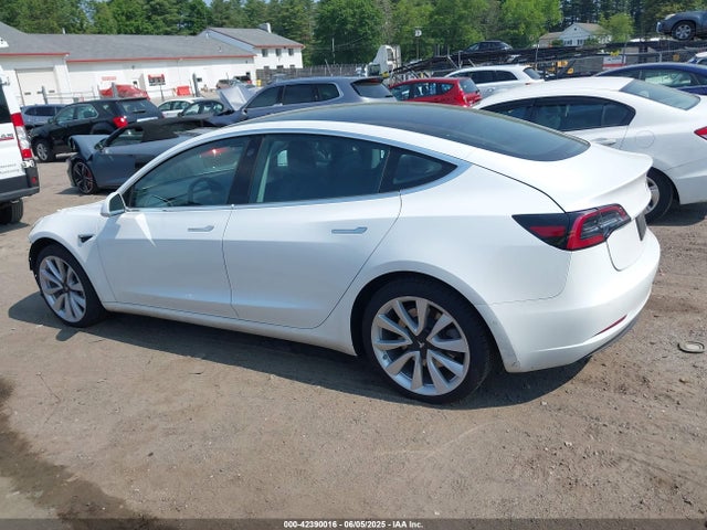 5YJ3E1EB3KF530370 Tesla 2019