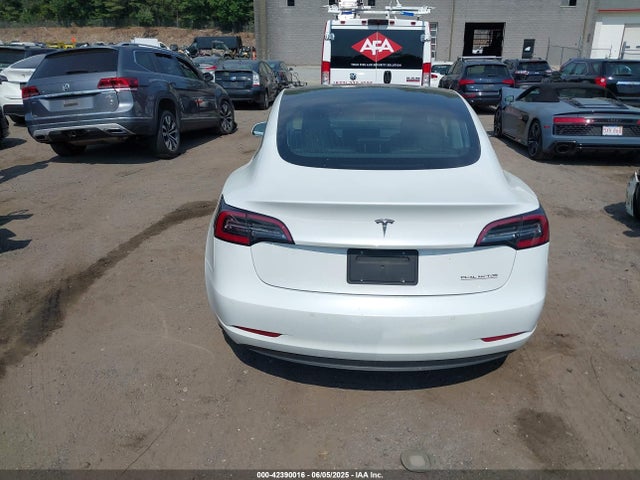 5YJ3E1EB3KF530370 Tesla 2019