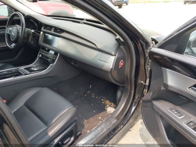 2017 JAGUAR XF SAJBJ4BN0HCY45206 Photo 4