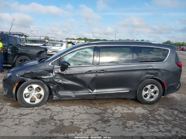 Chrysler 2017 2017 2C4RC1EG1HR520896 Image 14