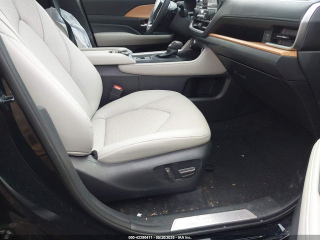 2024 TOYOTA GRAND HIGHLANDER 5TDAAAB53RS049297 Photo 4