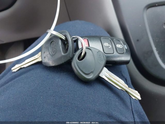 KNDMG4C73E6578093 KIA SEDONA LX