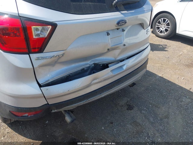 1FMCU9HD7KUA26504 Ford ESCAPE SEL