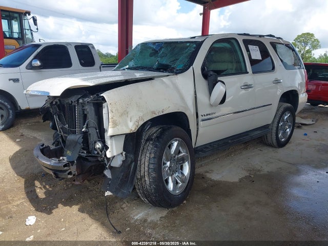 GMC YUKON SLT 2014 1GKS1CE05ER167073 Image 2