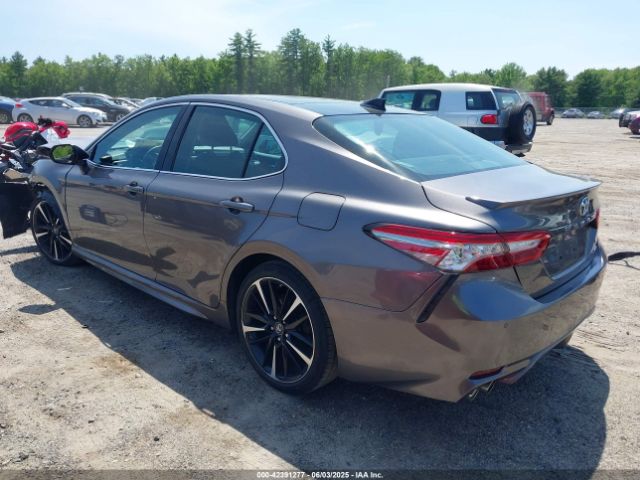 2019 TOYOTA CAMRY 4T1B61HK1KU724015 Photo 2
