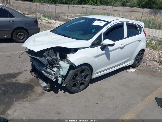 Ford 2015 2015 3FADP4GX0FM135952 Image 2