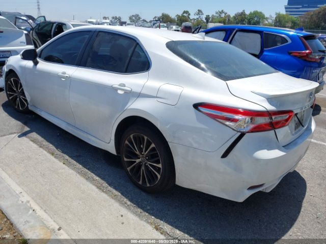2020 TOYOTA CAMRY 4T1G11AK0LU327363 Photo 2