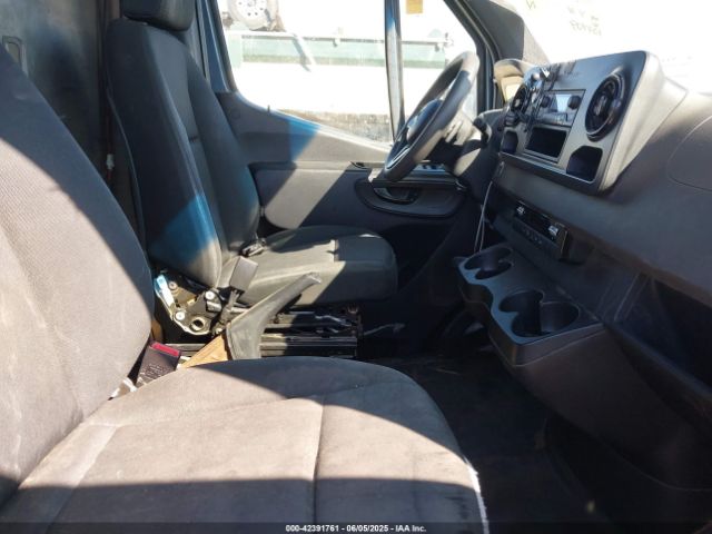 WD4PF1CD5KT012623 Mercedes-Benz om 642 with brake assist