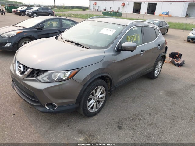 Nissan 2017 2017 JN1BJ1CR4HW134236 Image 2