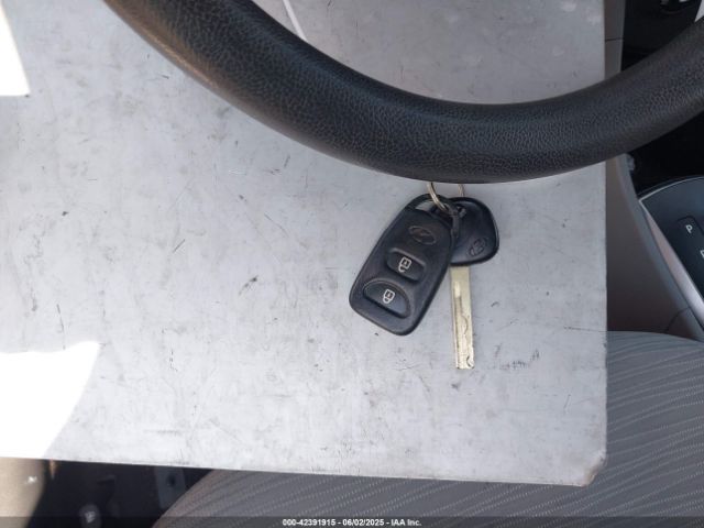 KMHCT5AE8GU260608 Hyundai ACCENT SE