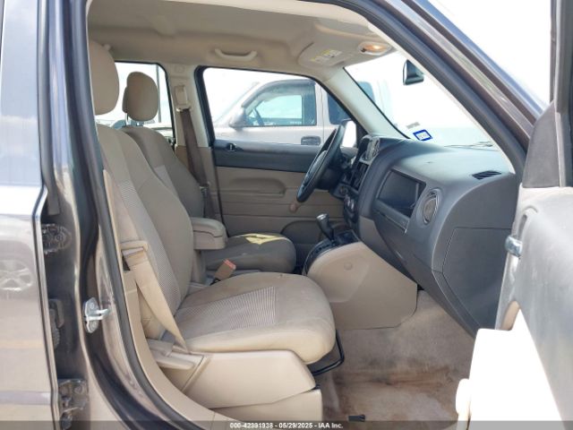 1C4NJPBA3GD575715 Jeep Patriot Sport