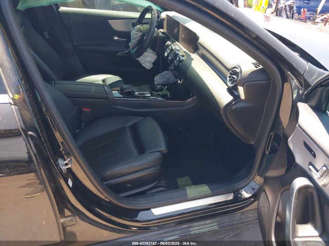 WDD3G4FB8KW001265 Mercedes-Benz m260