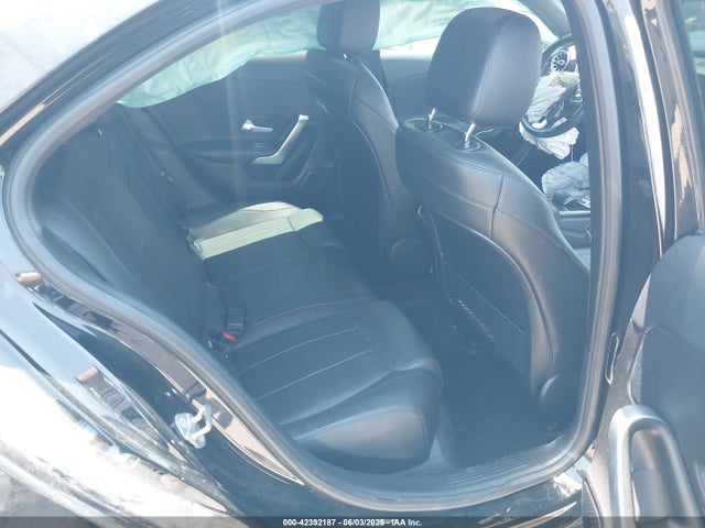 WDD3G4FB8KW001265 Mercedes-Benz m260