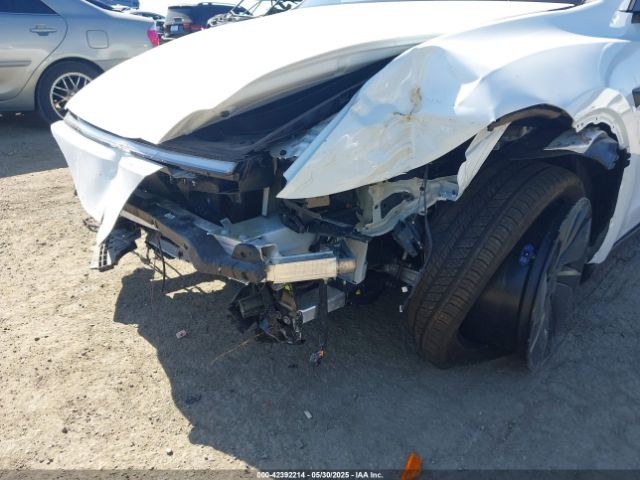 2026 TESLA MODEL Y 7SAYGDEE8TF347983 Photo 5