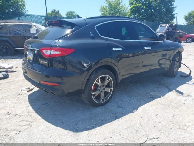 2019 MASERATI LEVANTE ZN661XUS8KX325449 Photo 3