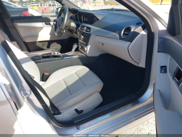 WDDGF8AB5ER317681 Mercedes-Benz C-Class