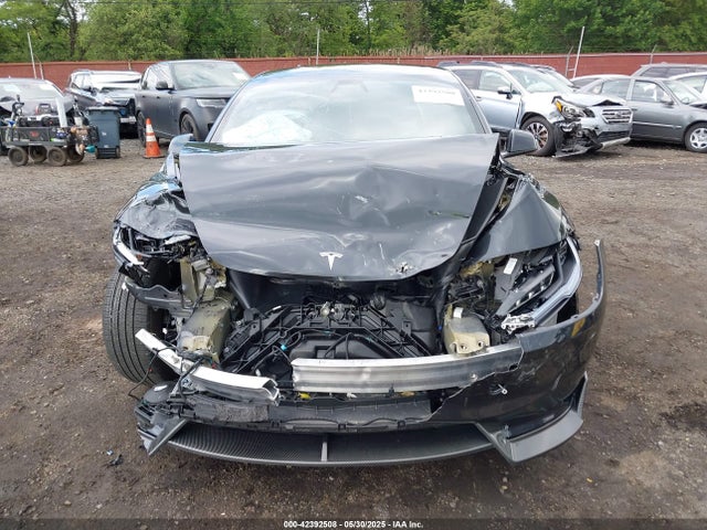 5YJ3E1EB3RF729817 Tesla 2024