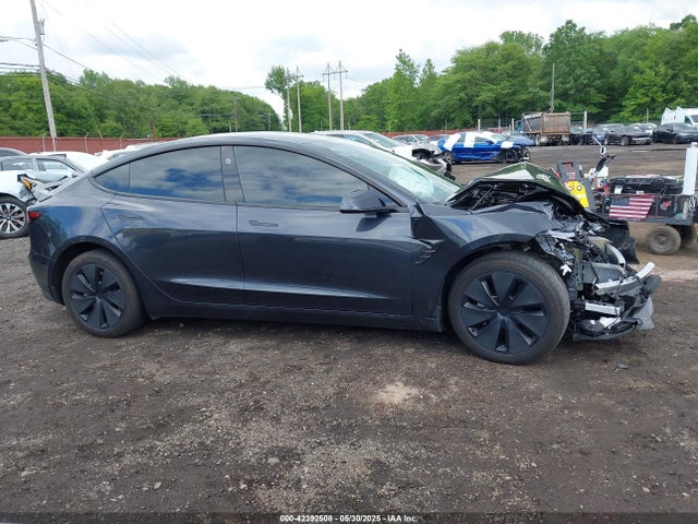 5YJ3E1EB3RF729817 Tesla 2024