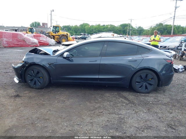 5YJ3E1EB3RF729817 Tesla 2024
