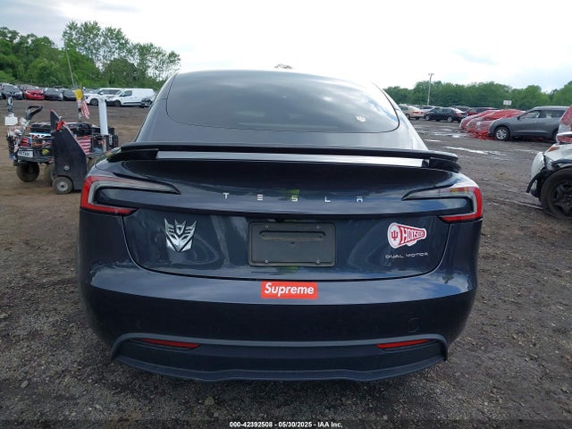 5YJ3E1EB3RF729817 Tesla 2024