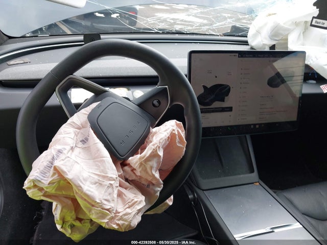 5YJ3E1EB3RF729817 Tesla 2024