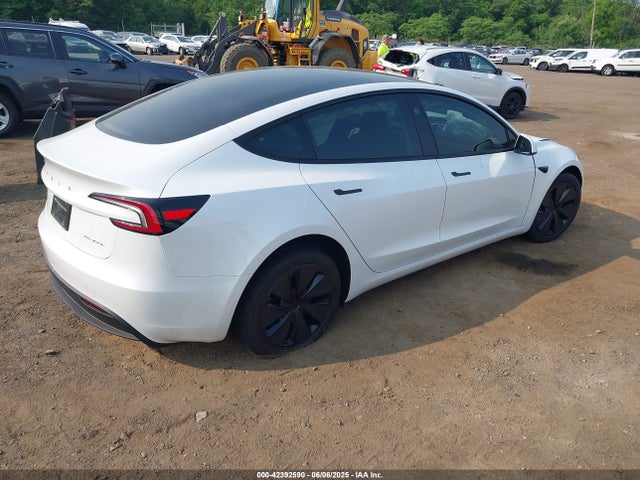 Tesla MODEL 3 2025 5YJ3E1EB5SF894032 Image 4