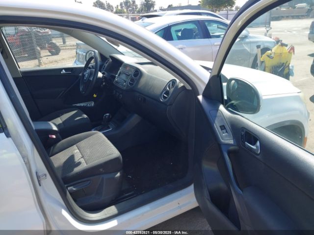 2011 VOLKSWAGEN TIGUAN WVGAV7AX0BW556329 Photo 4
