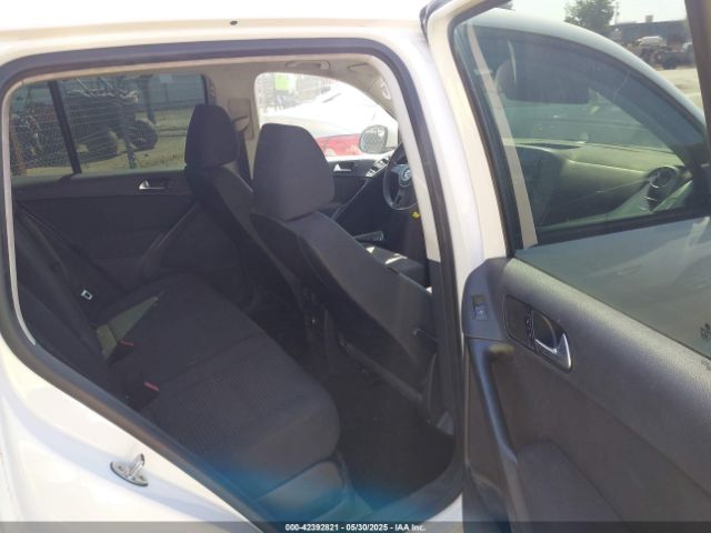 2011 VOLKSWAGEN TIGUAN WVGAV7AX0BW556329 Photo 7