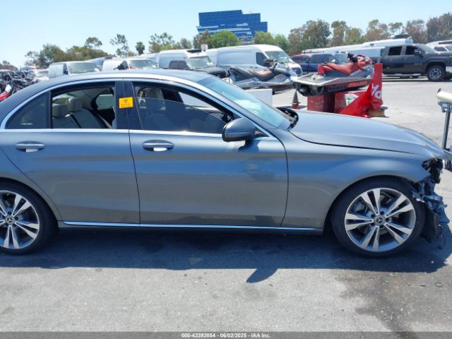 55SWF4JB1HU233879 Mercedes-Benz C 300 Luxury/sport