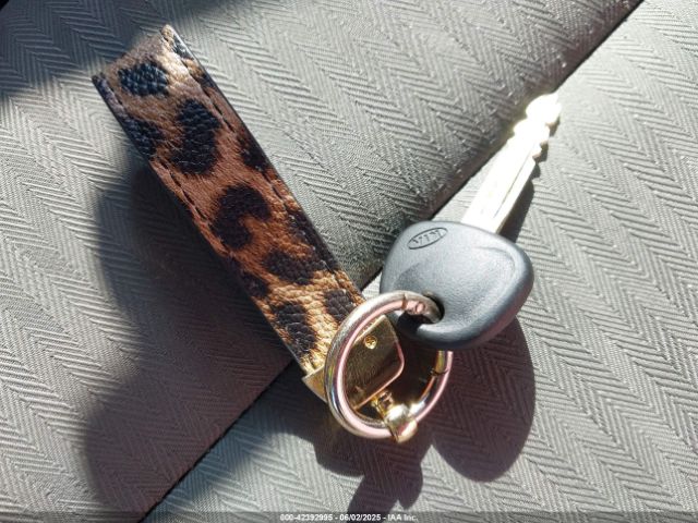 KNAFK4A65F5338985 KIA FORTE LX