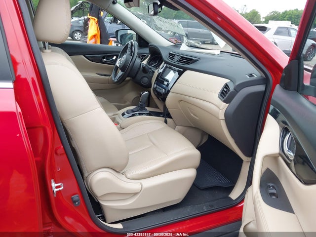 JN8AT2MV0HW277175 Nissan Rogue Sl