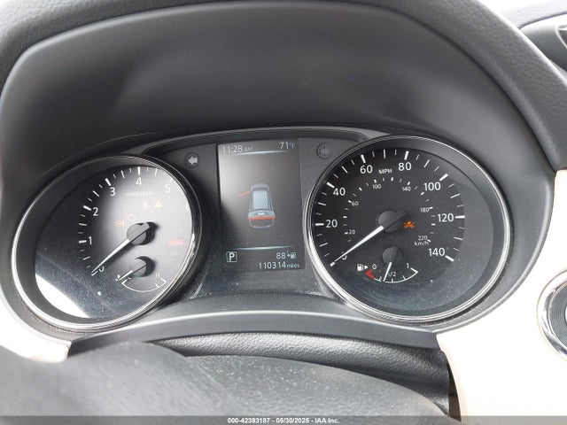 JN8AT2MV0HW277175 Nissan Rogue Sl