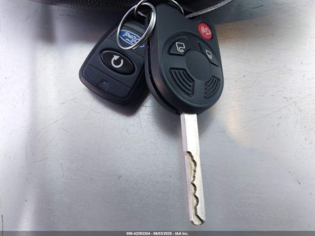 1FMCU9G95HUD37371 Ford ESCAPE SE