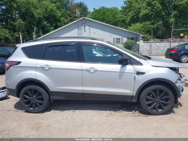 1FMCU9G95HUD37371 Ford ESCAPE SE