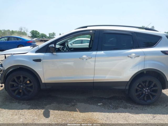 1FMCU9G95HUD37371 Ford ESCAPE SE