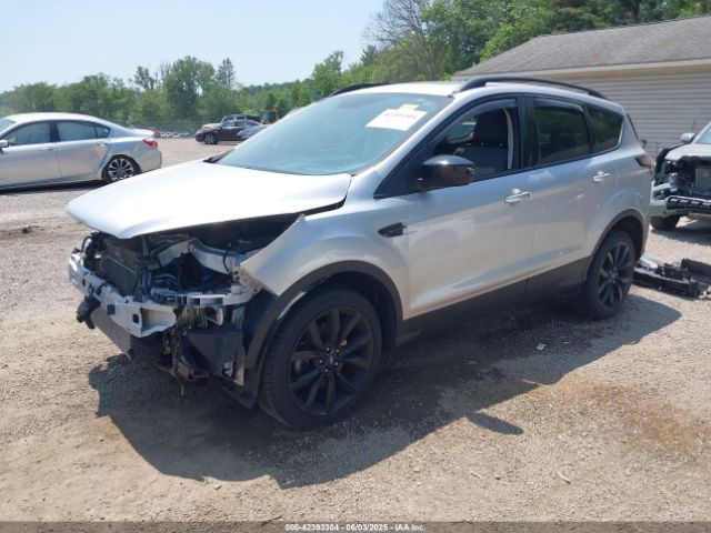 1FMCU9G95HUD37371 Ford ESCAPE SE