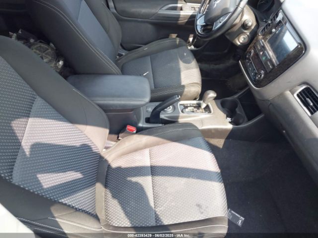JA4AZ3A3XGZ049548 Mitsubishi Outlander Es
