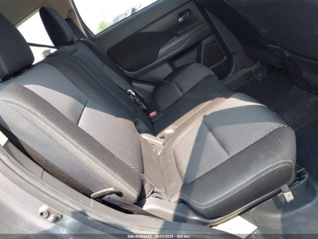 JA4AZ3A3XGZ049548 Mitsubishi Outlander Es