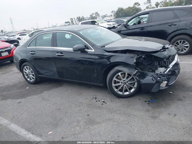 W1K3G4EB8MJ270285 Mercedes-Benz m260