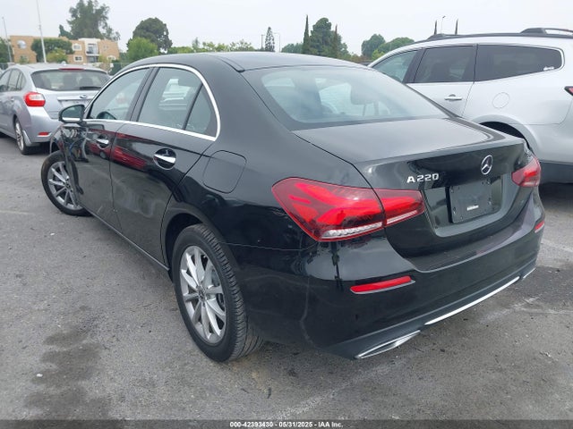 W1K3G4EB8MJ270285 Mercedes-Benz m260