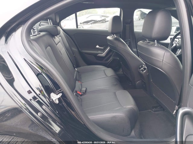 W1K3G4EB8MJ270285 Mercedes-Benz m260