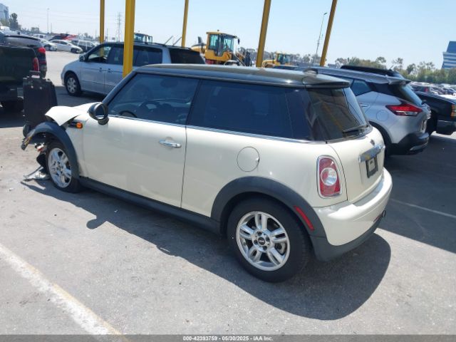 2011 MINI COOPER WMWSU3C58BT093466 Photo 2