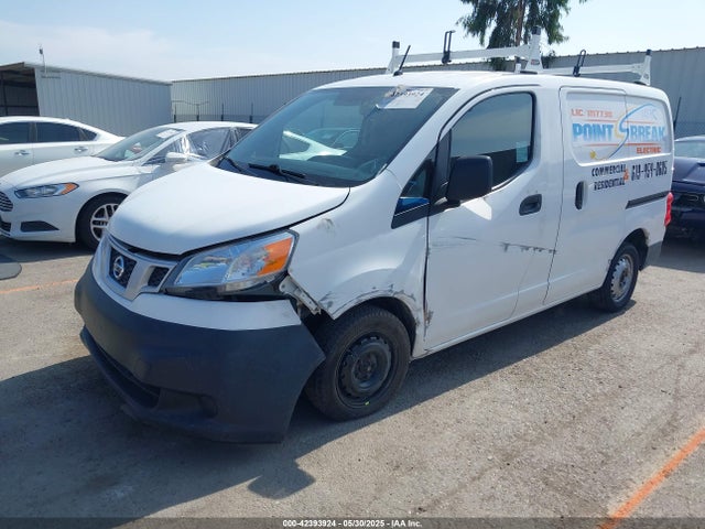3N6CM0KN7GK699055 Nissan 2016