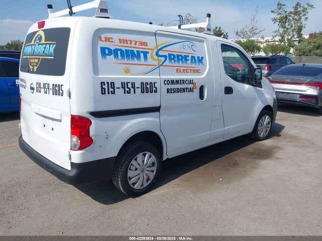 3N6CM0KN7GK699055 Nissan 2016