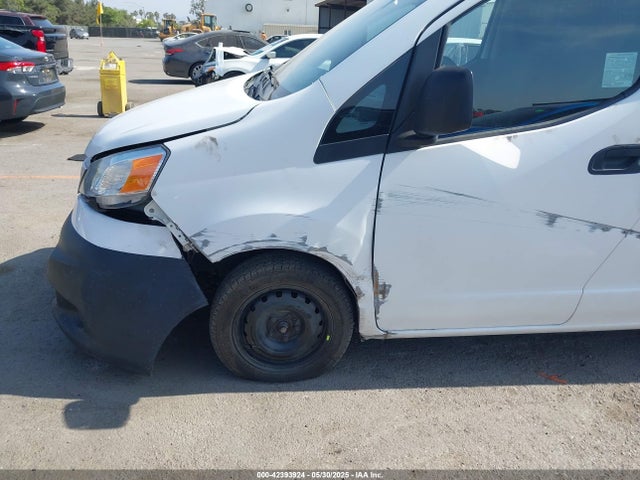 3N6CM0KN7GK699055 Nissan 2016
