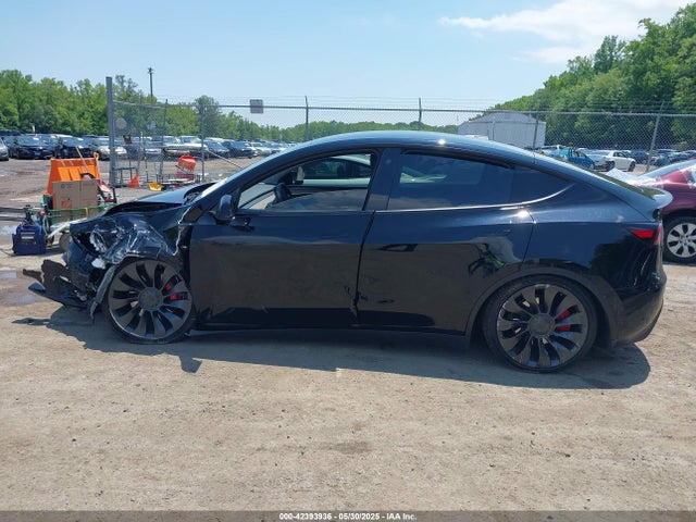 Tesla Model Y 2023 7SAYGDEF0PF712493 Image 13