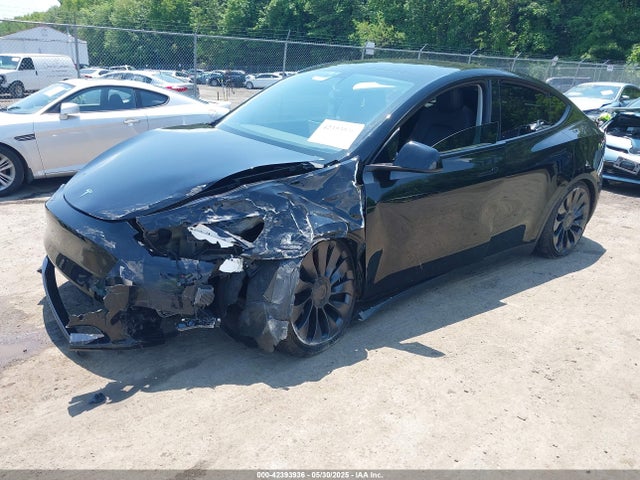 Tesla Model Y 2023 7SAYGDEF0PF712493 Image 2